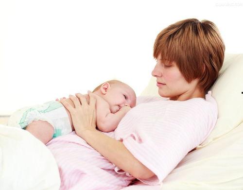 日韩母乳妈妈上班视频,上班视频展现温馨育儿日常